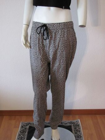 Leichte Sommerhose mit Leo-Muster, Grösse 38, Top Zustand!