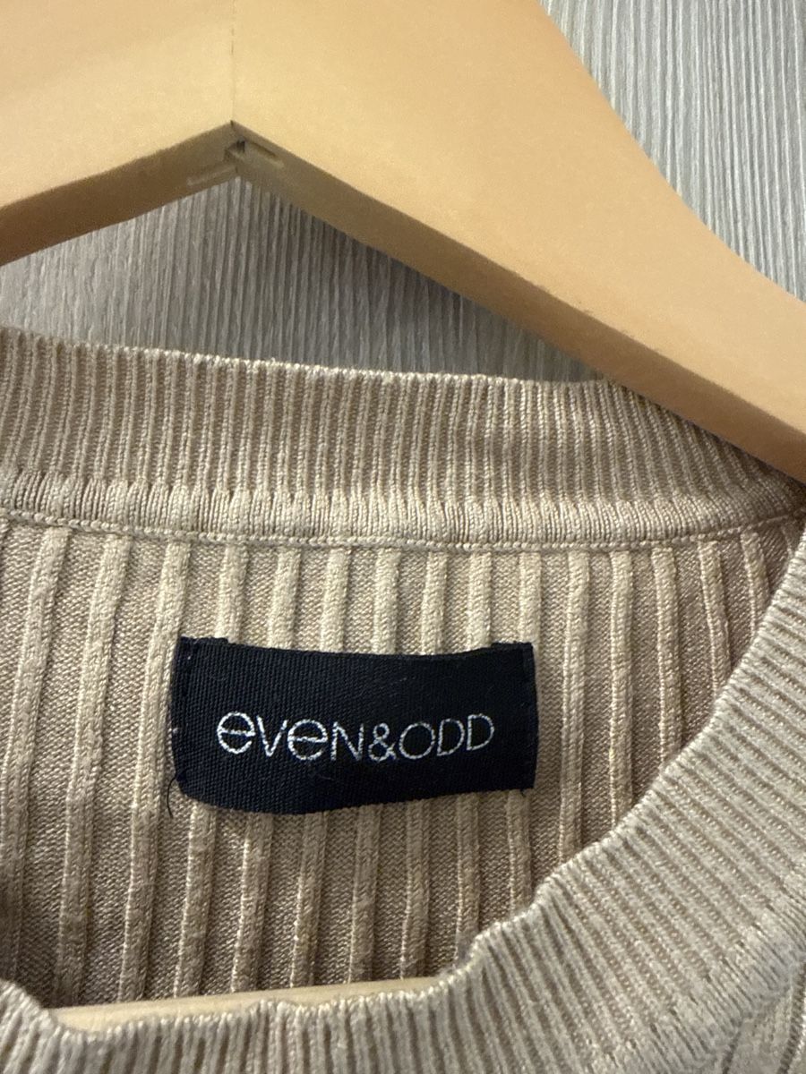 Maglioni & Felpe: Pull côtelé beige clair - Parfait pour l'automne! – Usato da Granges VS venduto da Anila.r 2