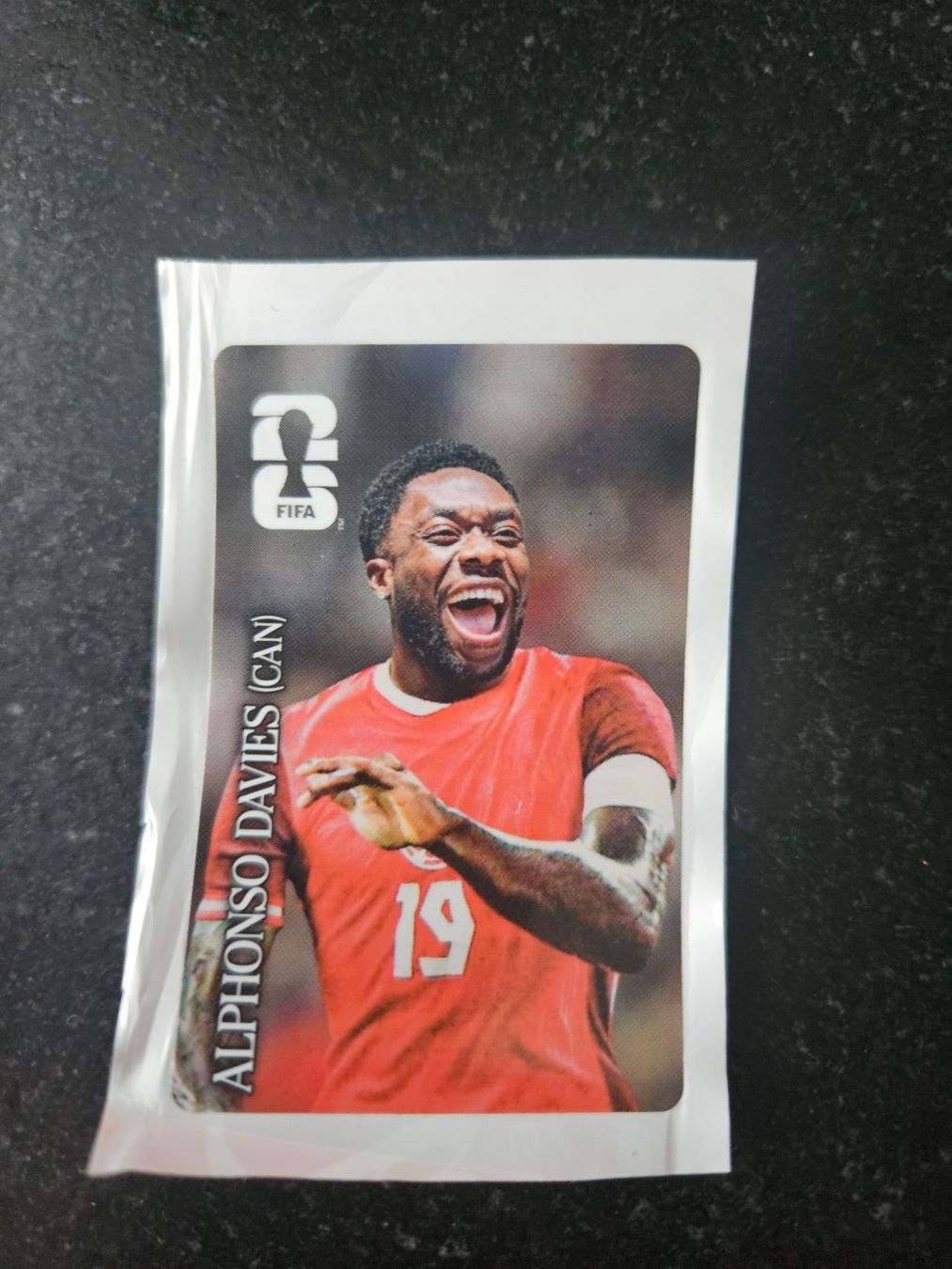 Panini Carte collezionabili: Panini Cola Sticker Alphonso Davies – Nuovo e nell'imballaggio originale da Wangen ZH venduto da tulipe55
