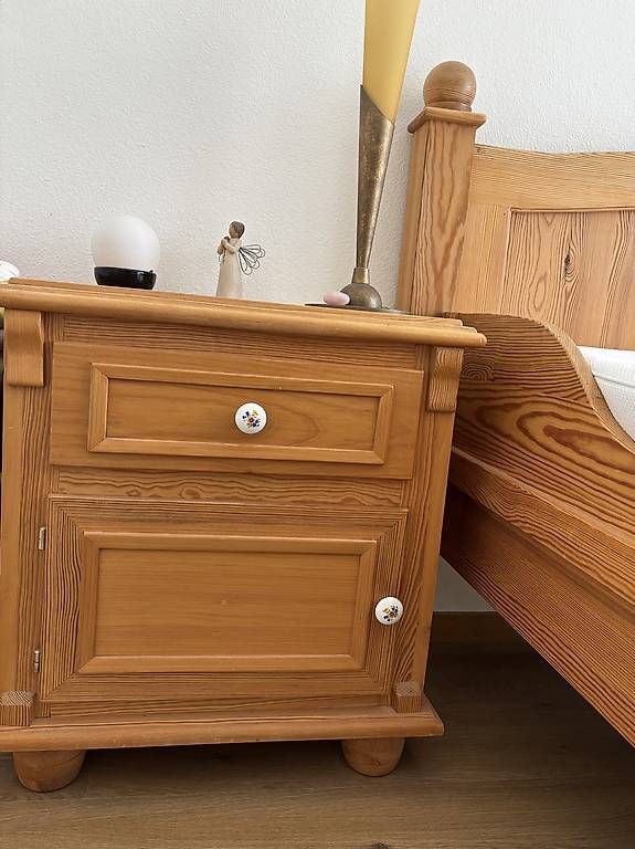 Letti: Holzbettgestell inkl. 2 Nachttische – Usato da Oberdiessbach venduto da ahoj1 3