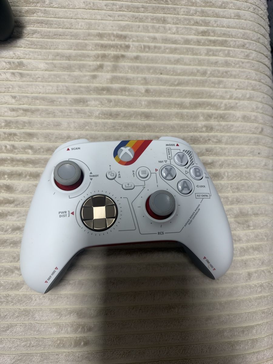 Microsoft Konsolen: Xbox Series X + 2 controller (Starfiled e Cyberpunk) – Gebraucht aus Cadro von dav_x5dc 1