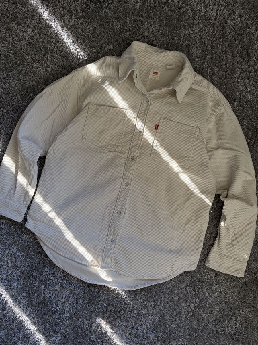 Levi's Hemden: Levi's Corduroy Shirt Beige – Gebraucht aus Brislach von edu_t6pq