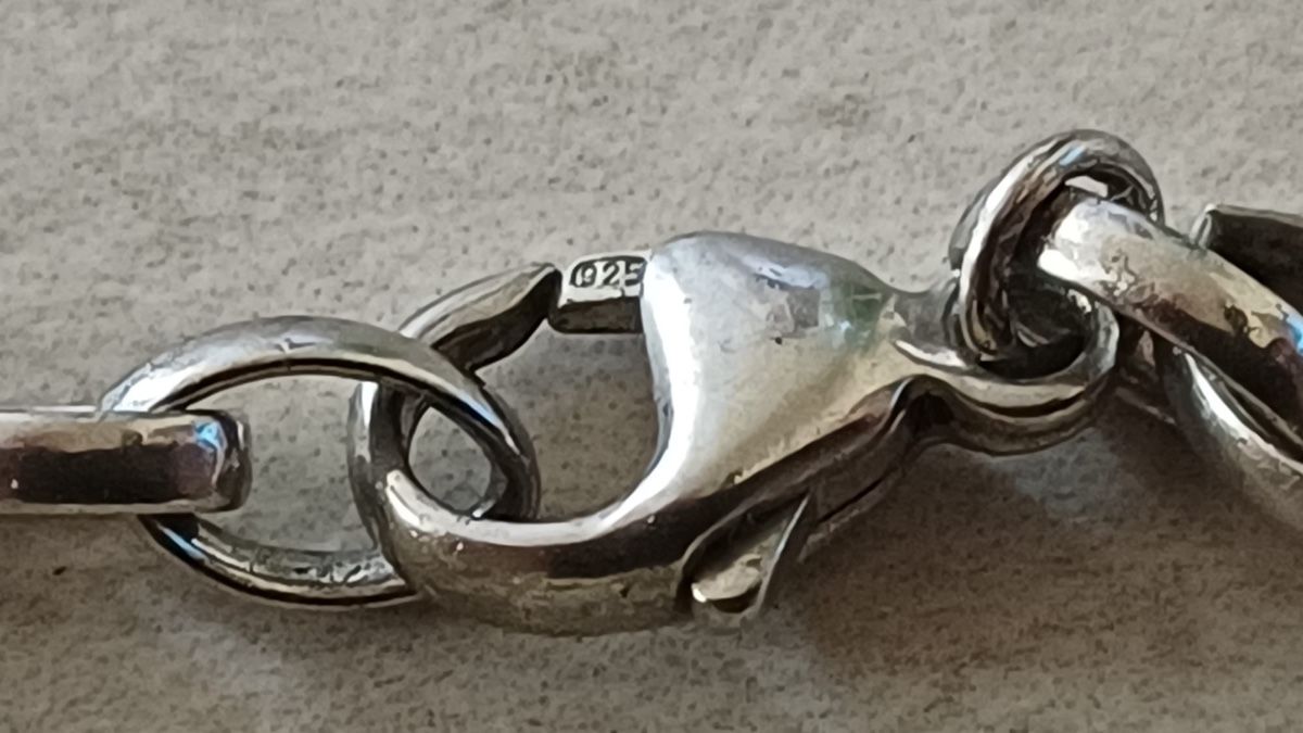 Catenine: Lange Kette mit Anhänger – Usato da Flawil venduto da Naphtali 2