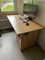 Schreibtisch (140x80 cm) mit praktischem Korpus