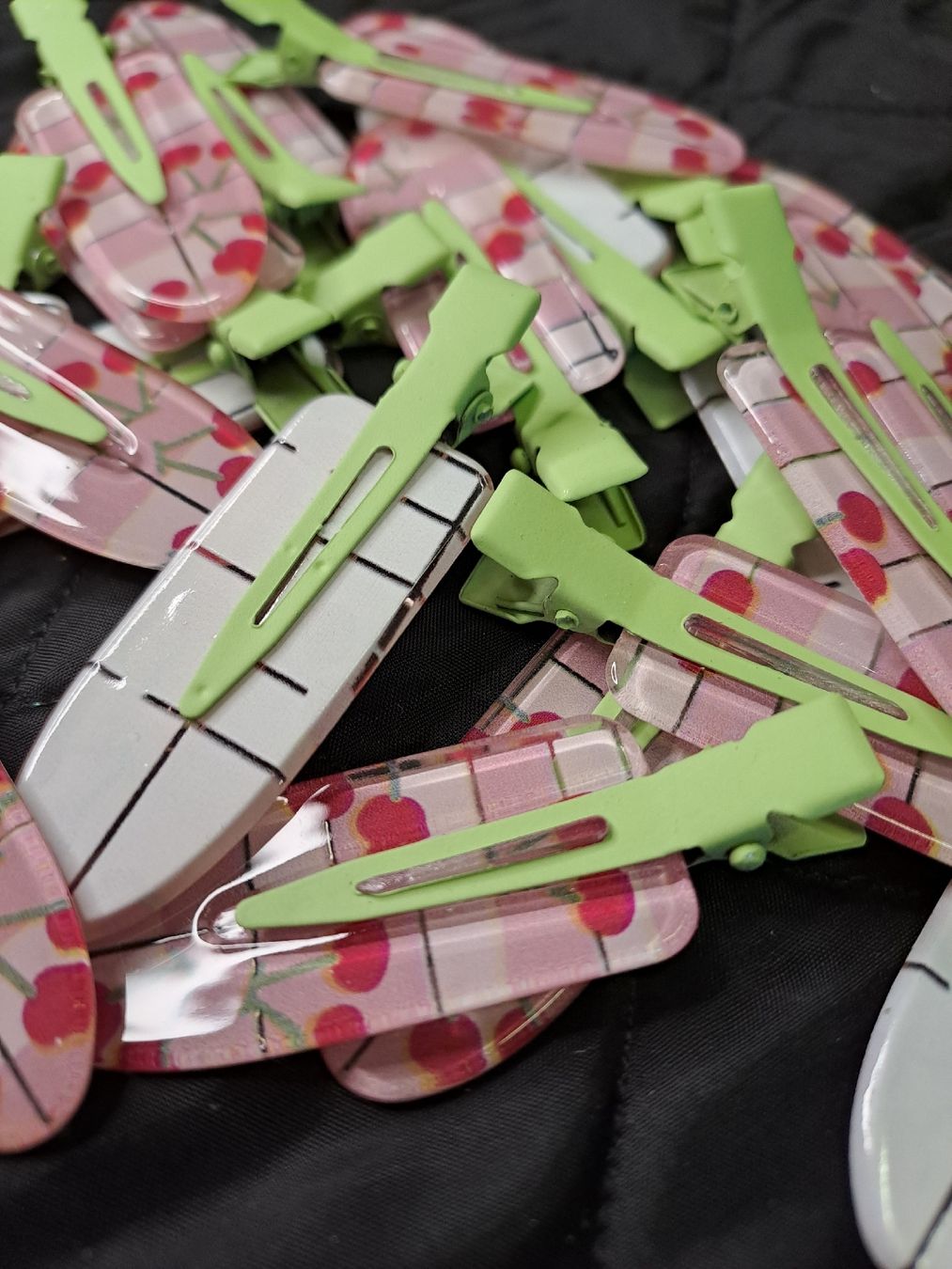 Haarschmuck: 20 Haarklammern Zwetschgen – Neu und originalverpackt aus Uznach von Walaylatiere 1