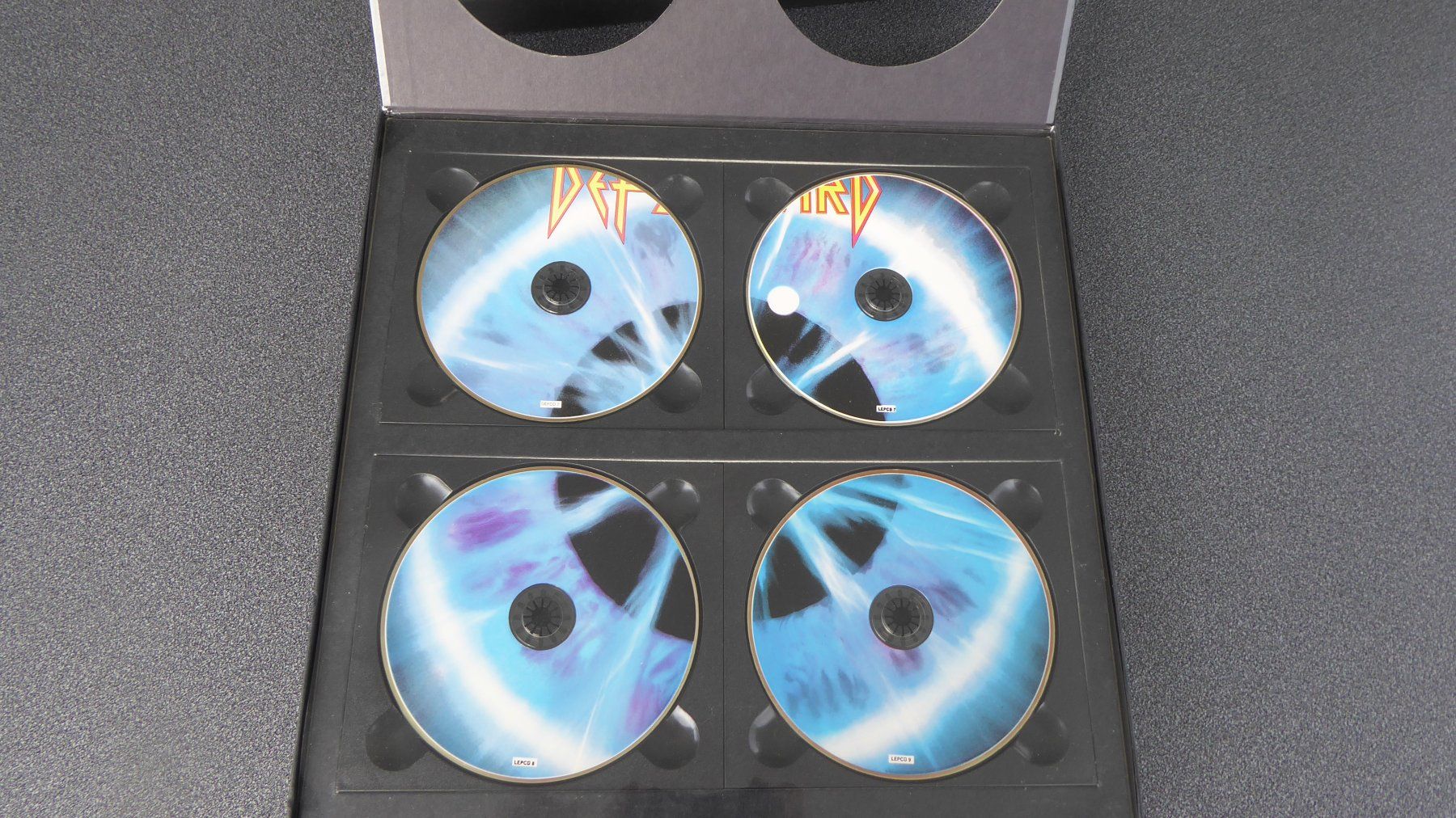 CD: Def Leppard Adrenalize Limited Edition CD Singles Box set – Nuovo (secondo la descrizione) da Wohlenschwil venduto da steyr185 4