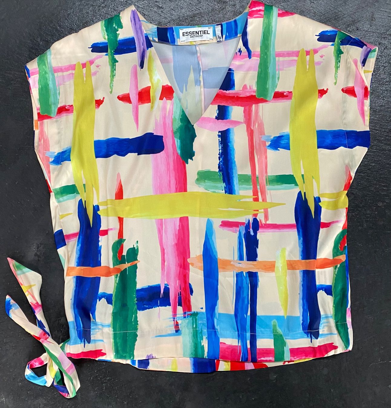 Essentiel Antwerp Top: Farbiges Top von Essentiel Antwerp – Nuovo (secondo la descrizione) da Chur venduto da simhofstr