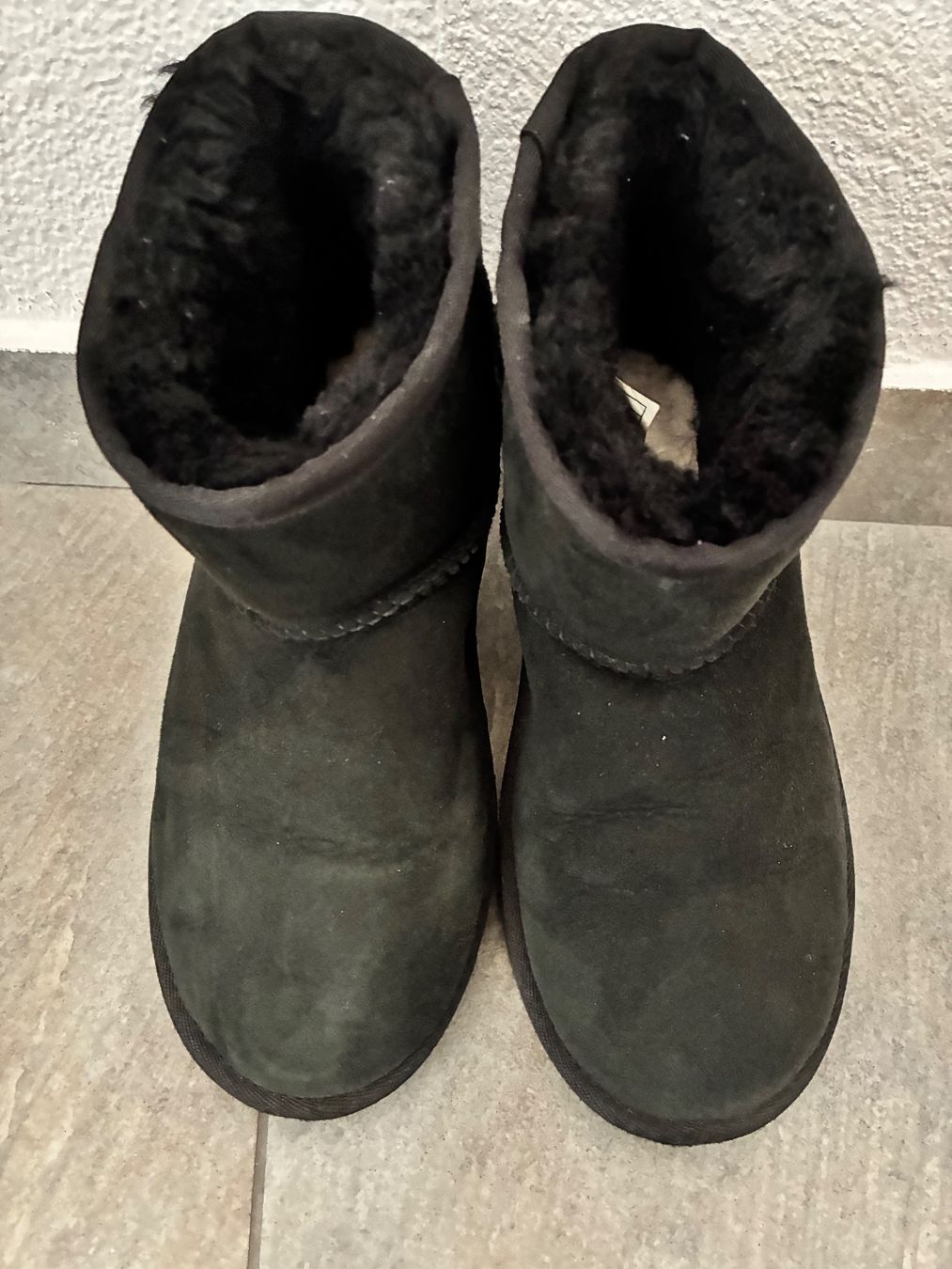 Ugg Scarpe da uomo: UGG Boots Gr. 34 schwarz – Usato da Baden venduto da usewhatyouhave 2