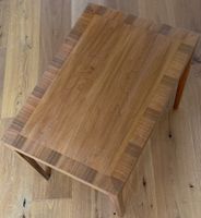 SCHÖNER BEISTELLTISCH AUS  MASSIV HOLZ