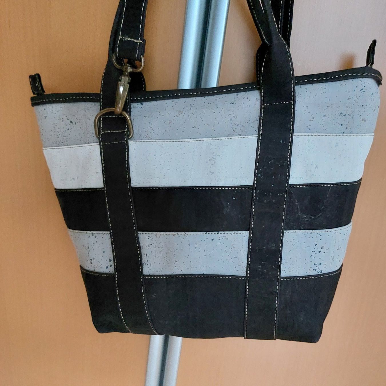 Taschen für Damen: Korktasche NEU – Neu und originalverpackt aus Frauenfeld von Rolsy