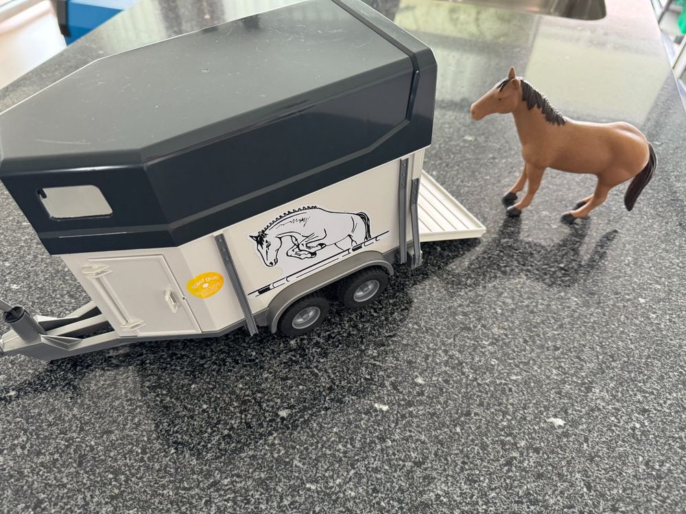 Bruder Pferdeanhänger 02028 1A Zustand, Mit Pferd (ohne Jeep, RAM