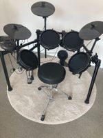 Alesis Nitro Mesh E-Drum Set mit Hocker etc / guter Zustand