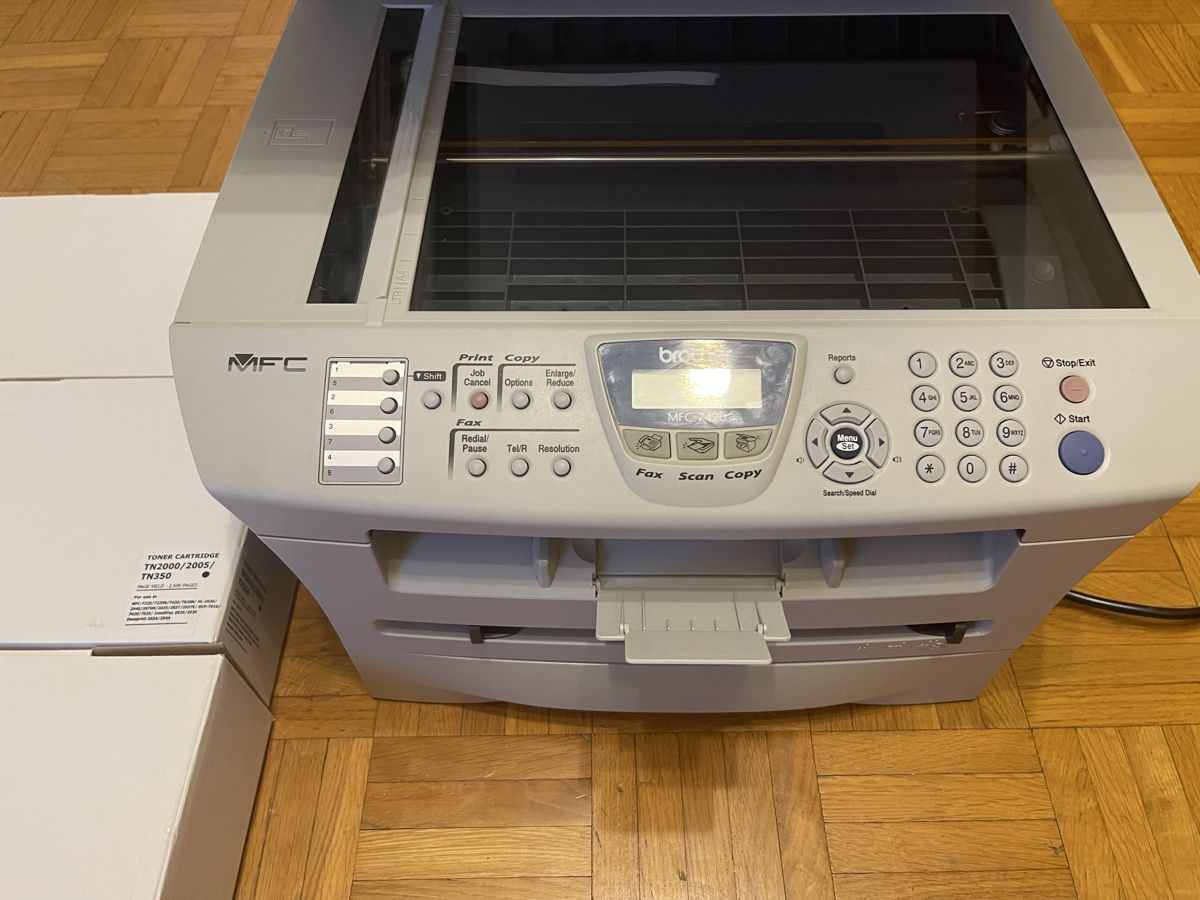 Brother Drucker: Brother Multifunktionsdrucker inkl. 3x Tonerkassetten – Gebraucht aus Zürich von hus_qz9f 3