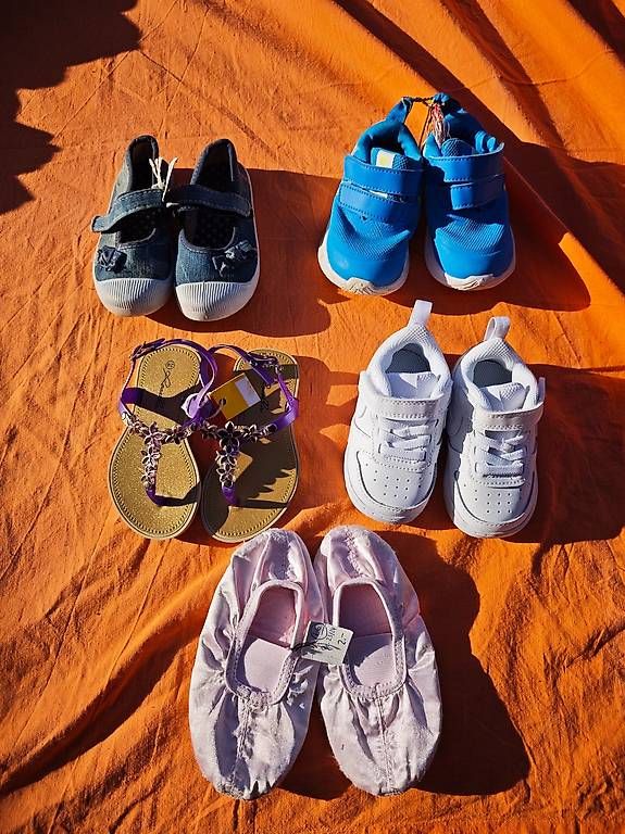 Scarpe per ragazze: 19.5-23 Sommerschuhe Einzelverkauf  – Usato da Rueras venduto da fscw