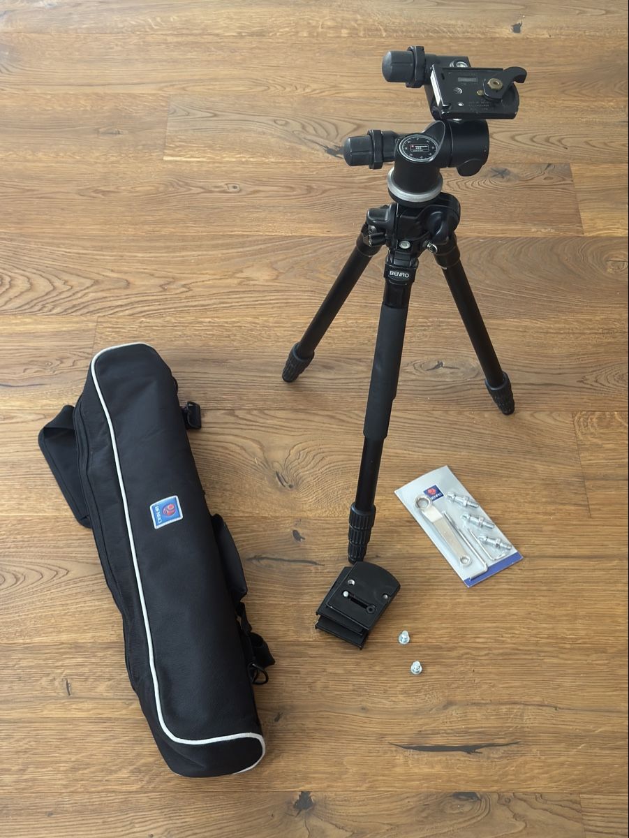 Manfrotto Stative & Köpfe: Manfrotto 410 Getriebeneiger & Benro Stativ – Gebraucht aus Visp von Primelens