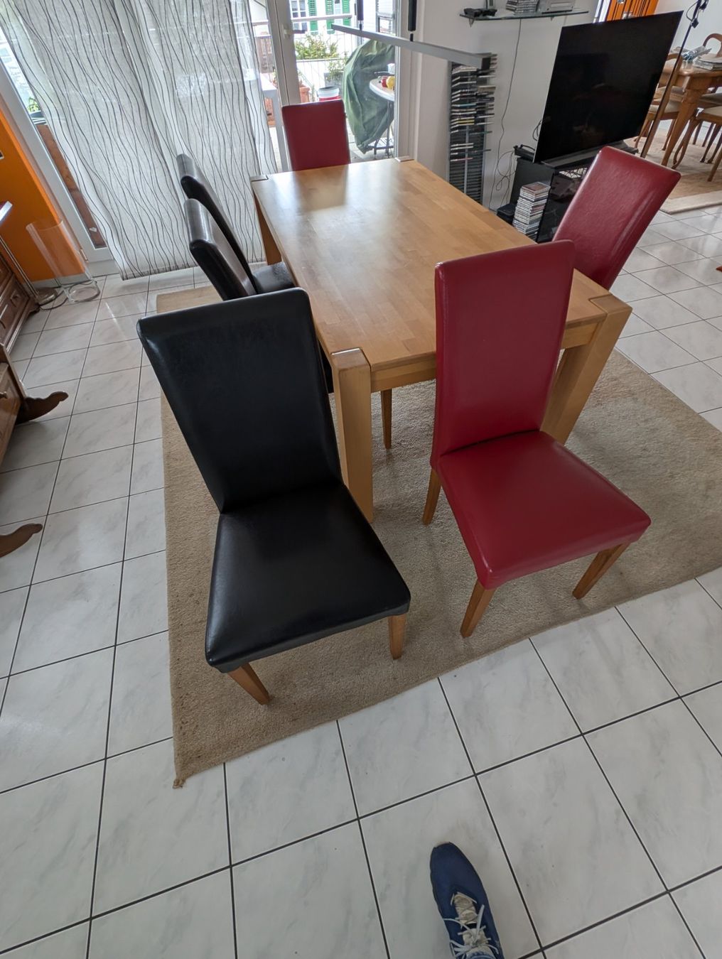 Set di tavolo e panche: Massiver Holz Esstisch mit 6 Stühlen, Leder – Usato da Amriswil venduto da rabi66 2