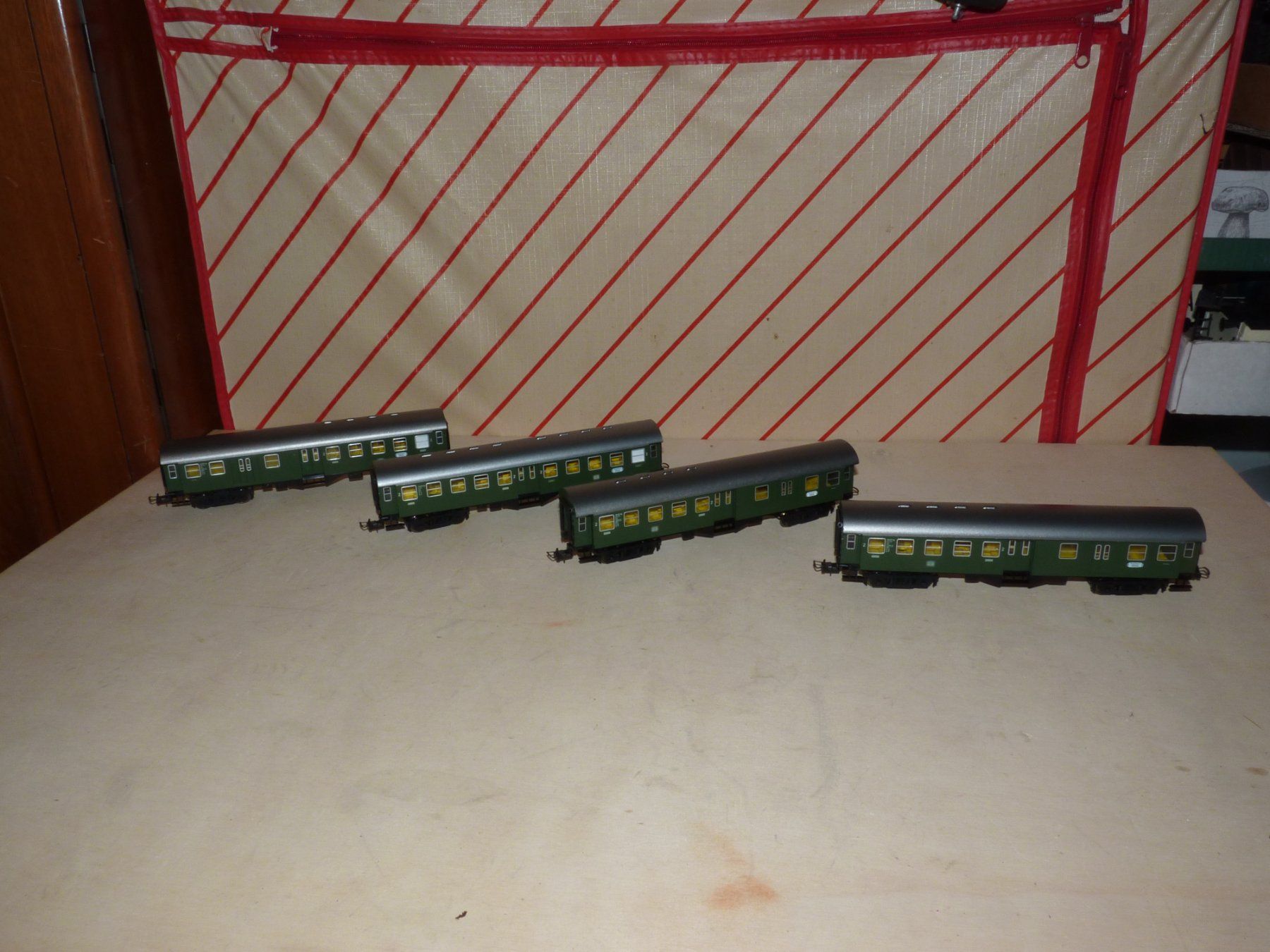 Trix Modelleisenbahnen: Personenzug der DB Trix Spur H0 – Gebraucht aus Rudolfstetten von Rrst1968 1
