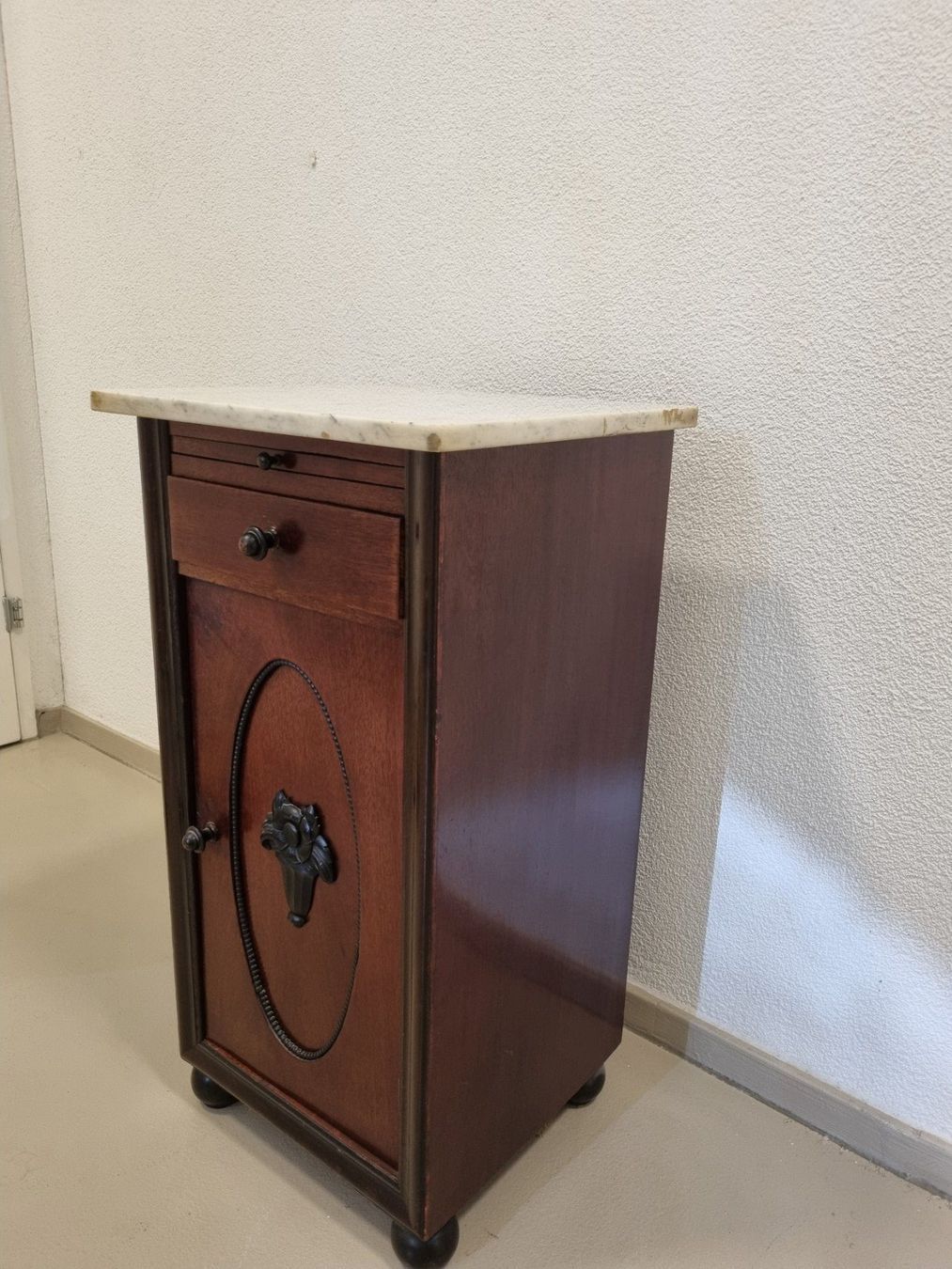 Comodini: Antikes Nachttischchen aus Holz mit Marmorplatte – Usato da Lenzburg venduto da freedomky 3