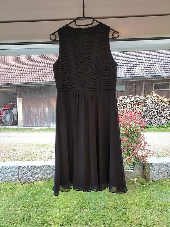Kleider: Elegantes dunkelblaues Kleid, Grösse 38 – Gebraucht aus Dinhard von Hoiiiduu 1