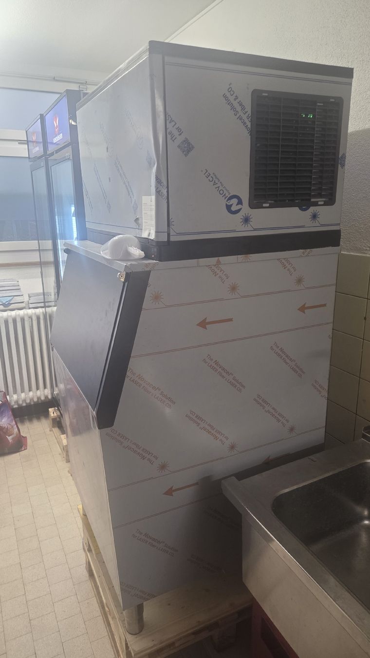 Elettrodomestici da cucina: Eiswürfel Maschine – Usato da Immensee venduto da Thessaloniki