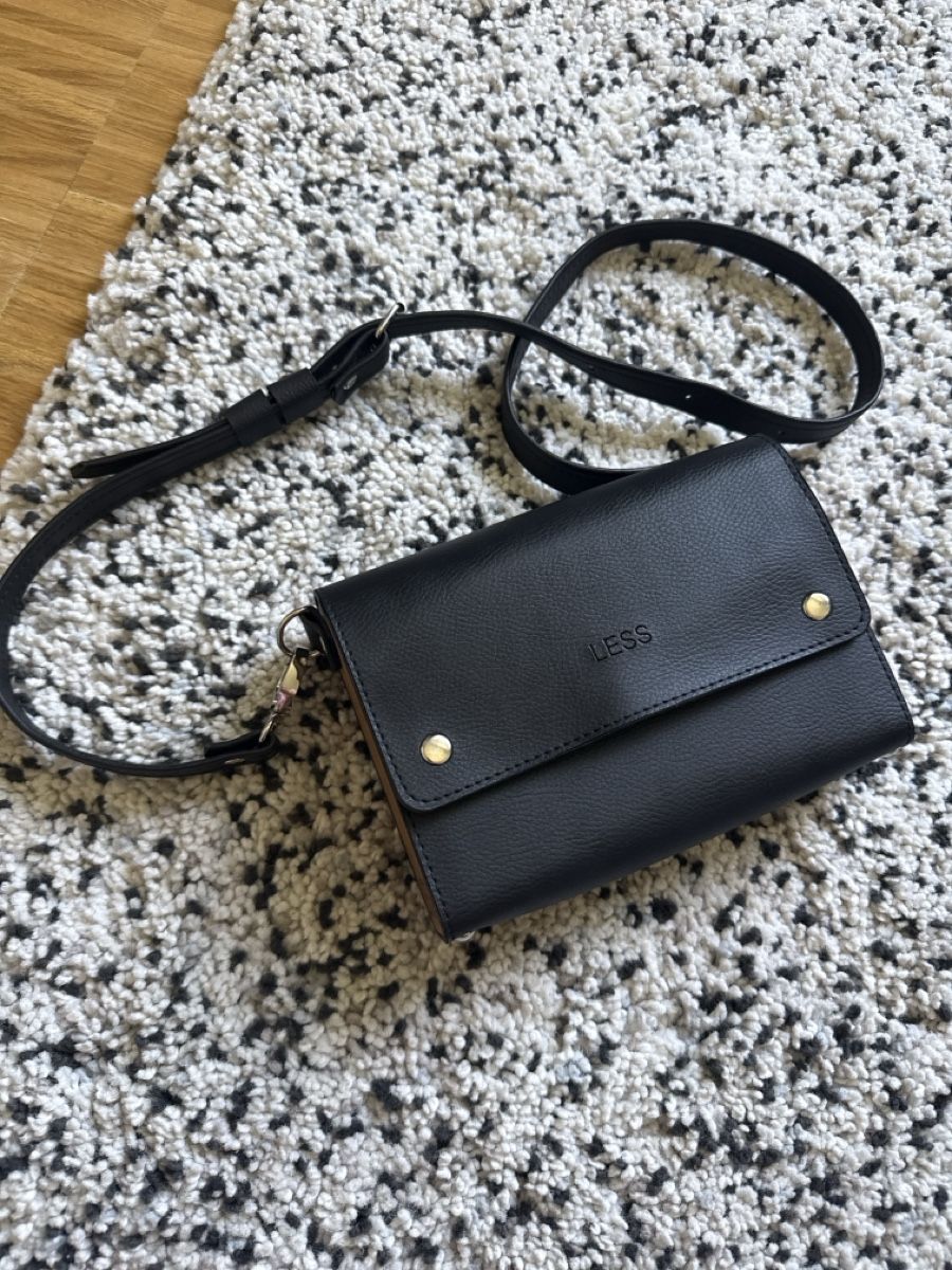 Borse da donna: Less leather shoulder bag – Usato da Zürich venduto da Liz_premudraya