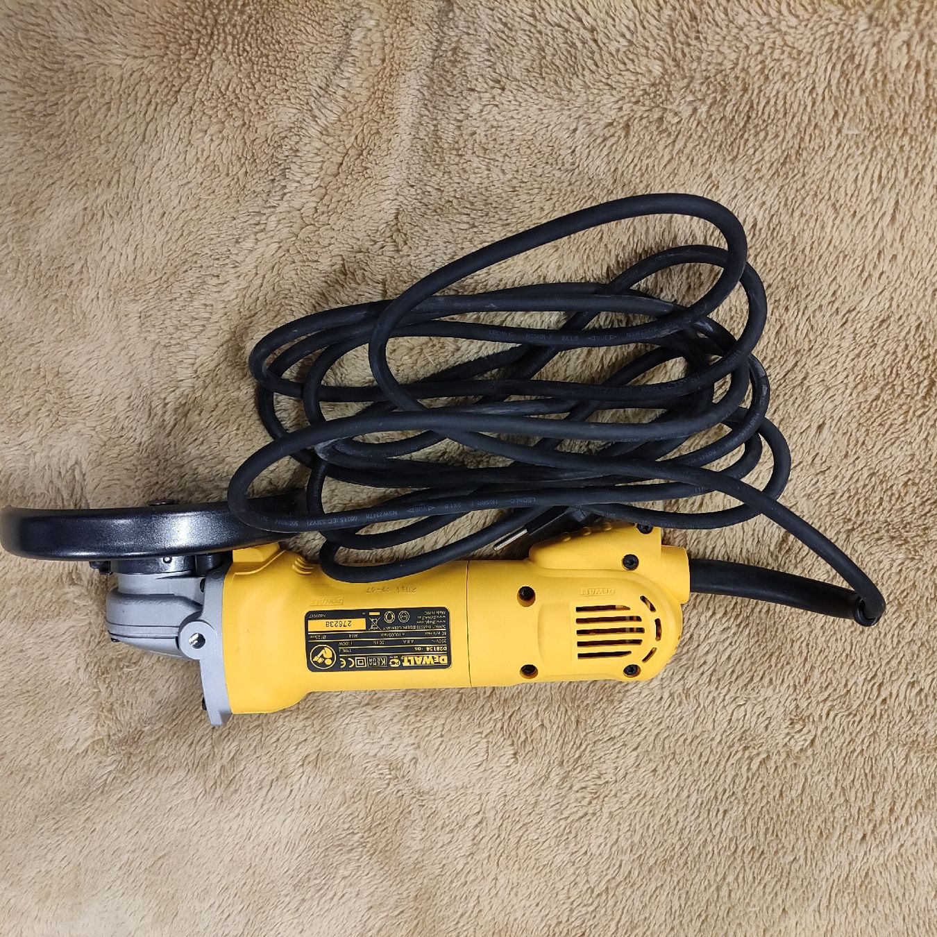 Alle Maschinen: Dewalt Winkelschleifer – Neu und originalverpackt aus Bäretswil von sxv