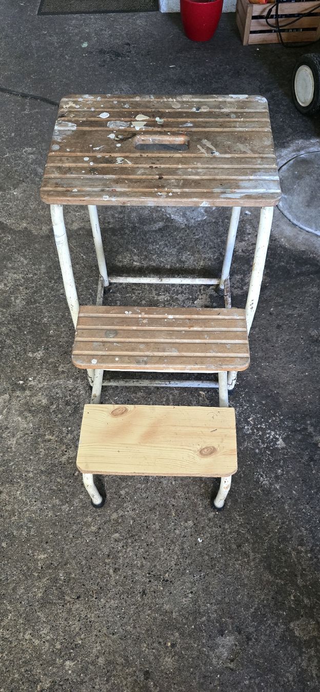 Scale: Trittschemel mit 3 Stufen Metall Holz  – Usato da Waltenschwil venduto da riggeli61