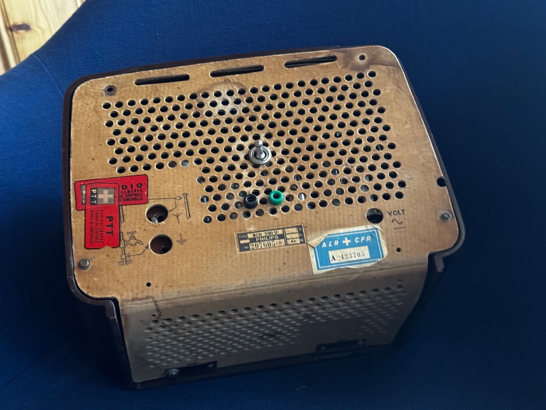 Philips Radio: Radio vintage Philips bakélite? non testée – Usato da Ovronnaz venduto da Etagne68 2