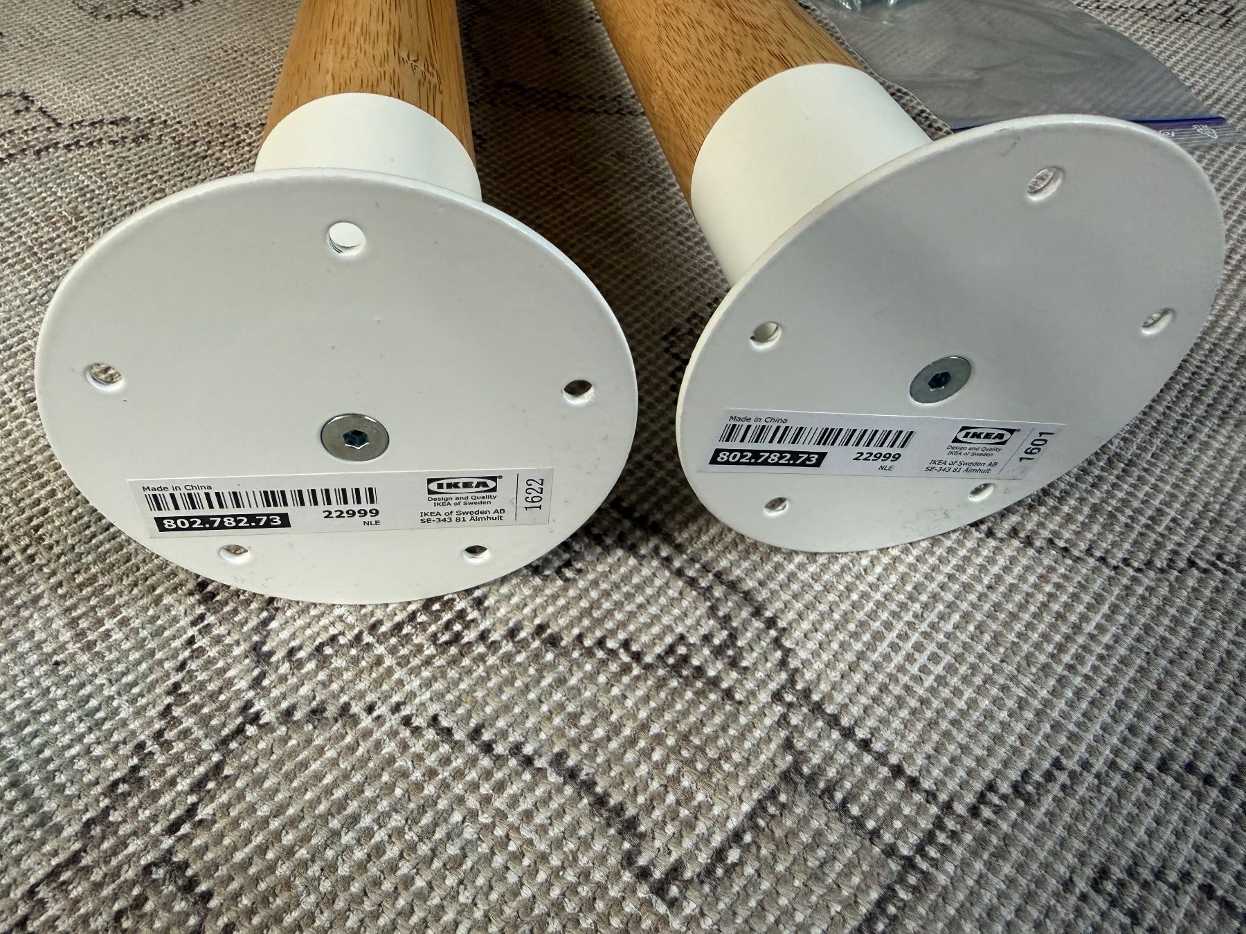 Ikea Autre mobilier: 2 Tischbeine HILVER IKEA – D'occasion à Zürich par annakathita 1