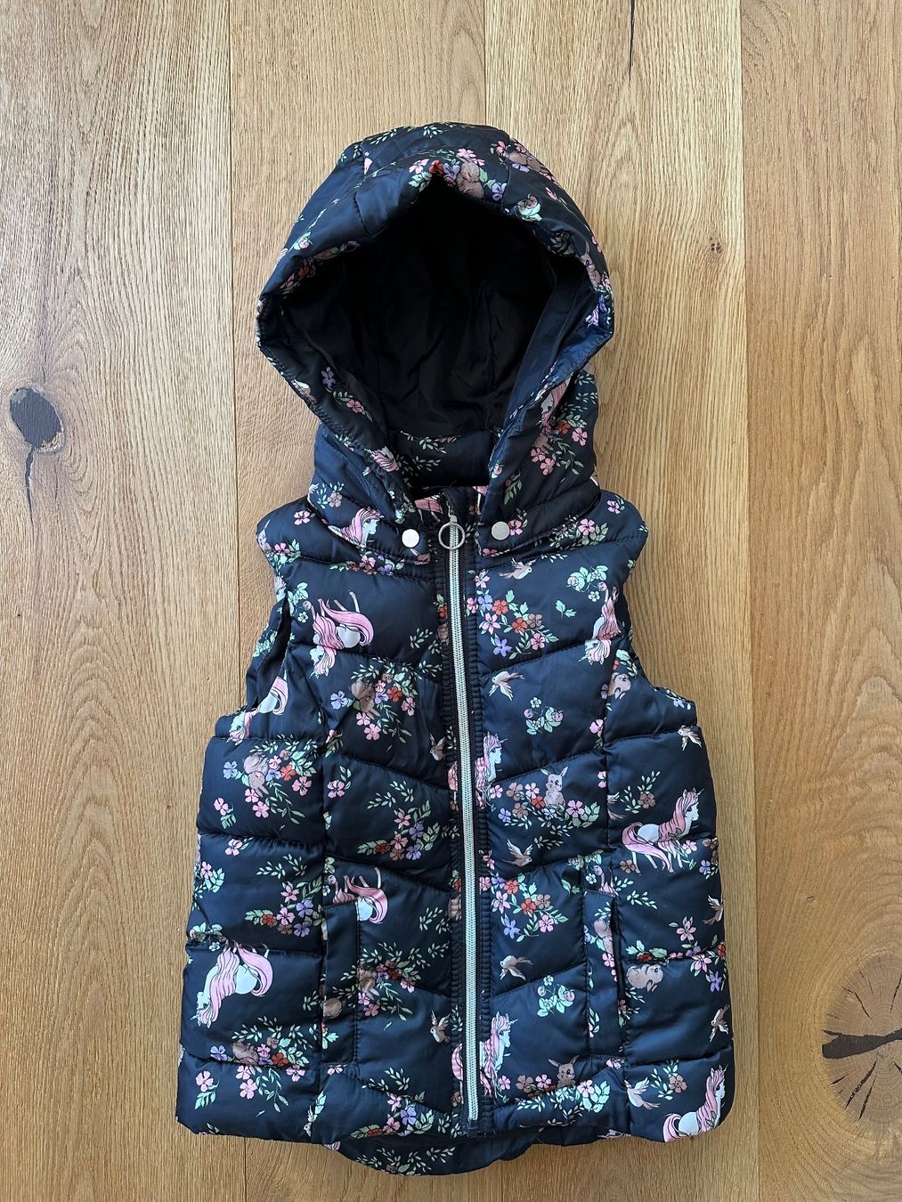 H&M Sonstige Mädchenkleider: Weste in Gr. 122/128 – Gebraucht aus Staldenried von Chleeblattji