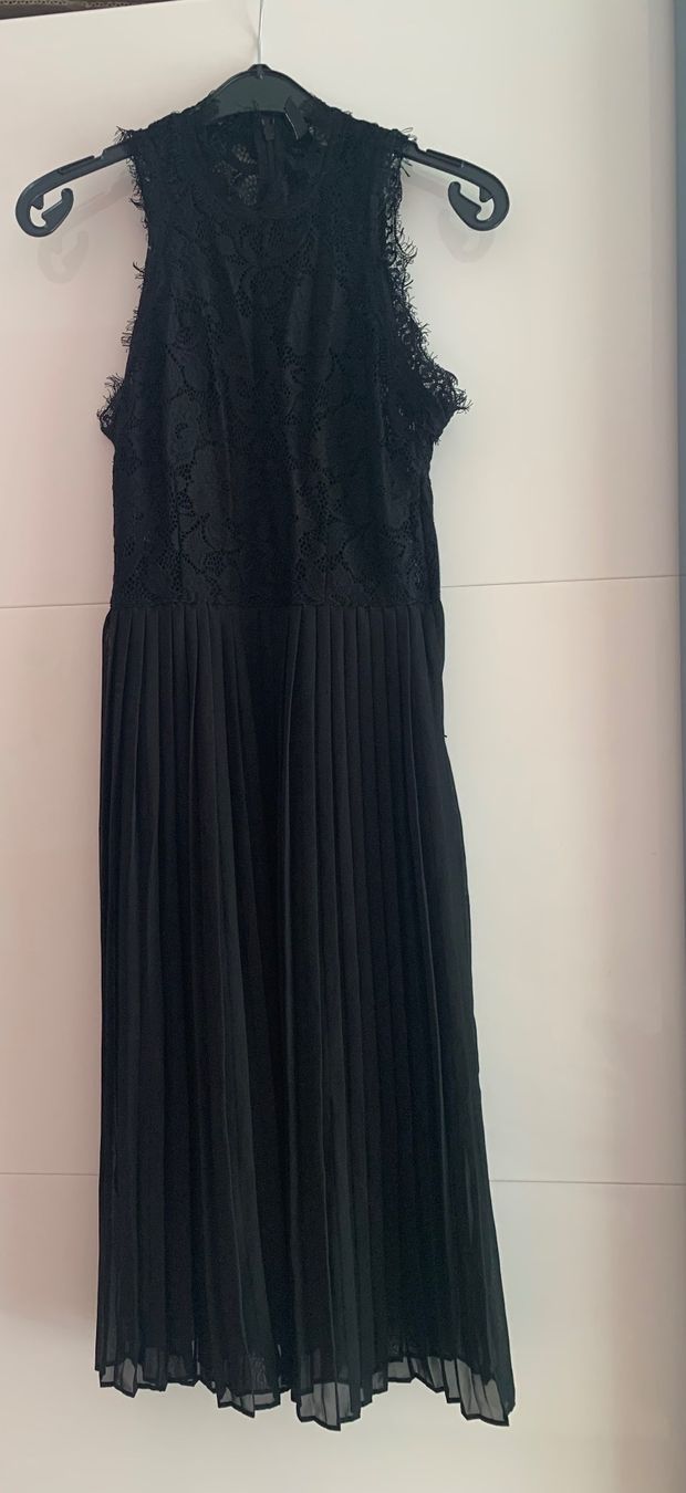 H&M Vestiti: Schwarzes Plissekleid mit Spitzendetail – Usato da Triengen venduto da nes_l8cj 3