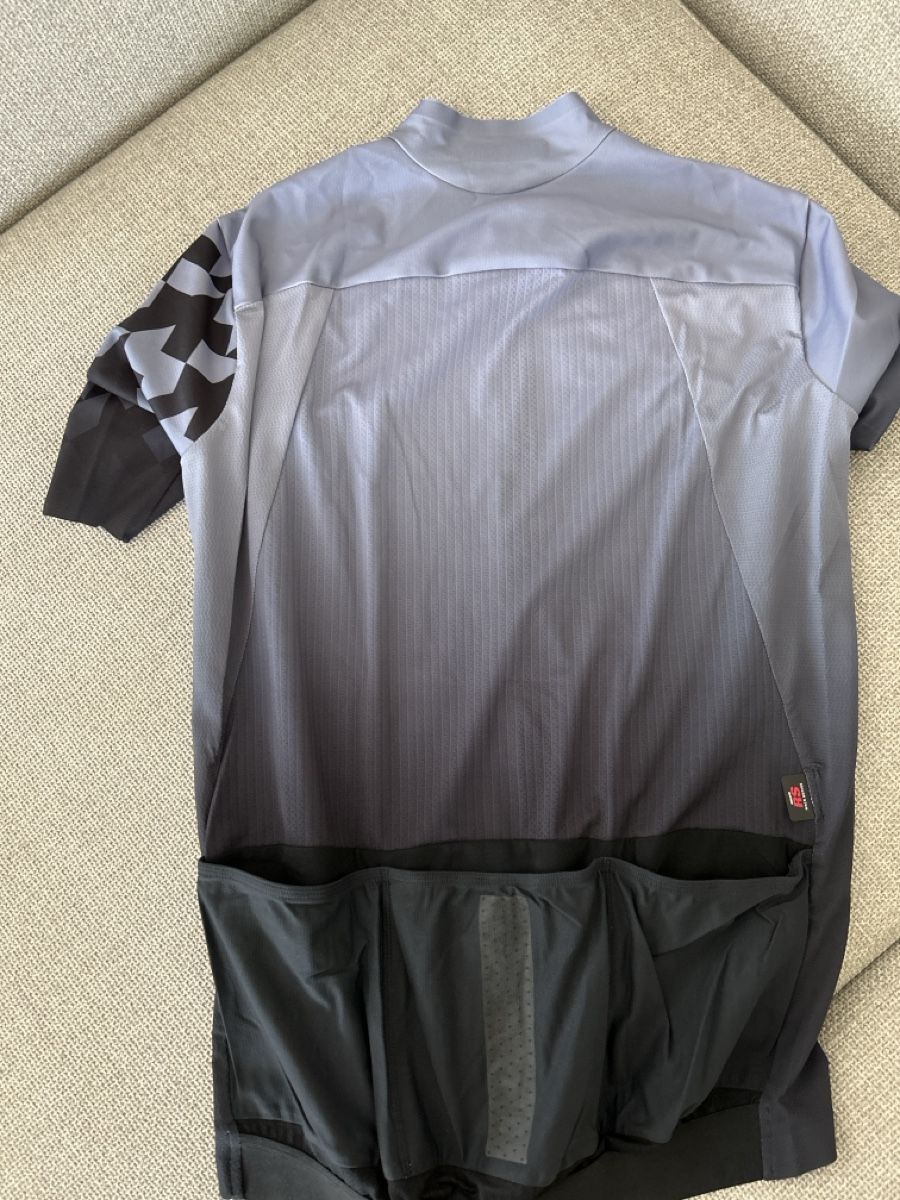 Assos Leibchen & Hosen: Maillot cyclisme Assos taille L – Gebraucht aus Biel/Bienne von ponpon_bleu 1