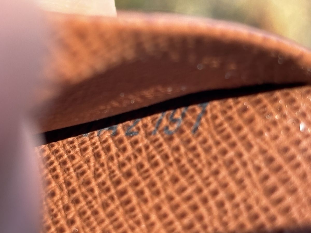 Louis Vuitton Portemonnaies: Louis Vuitton Brazza Monogram  – D'occasion à Walterswil SO par Sunshineyupi 9