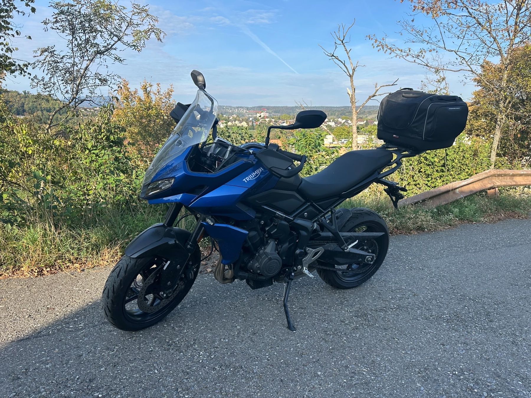 Triumph Touring: Motorrad Triumph blau, fast neu – Gebraucht aus Bern von maj_69c8