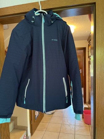 Veste d’hiver bleu foncé femme 46 Nord capuchon bon état