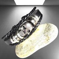 💀🔥 Punk-Rock Schädel Armband – Schwarz & Bold ✨