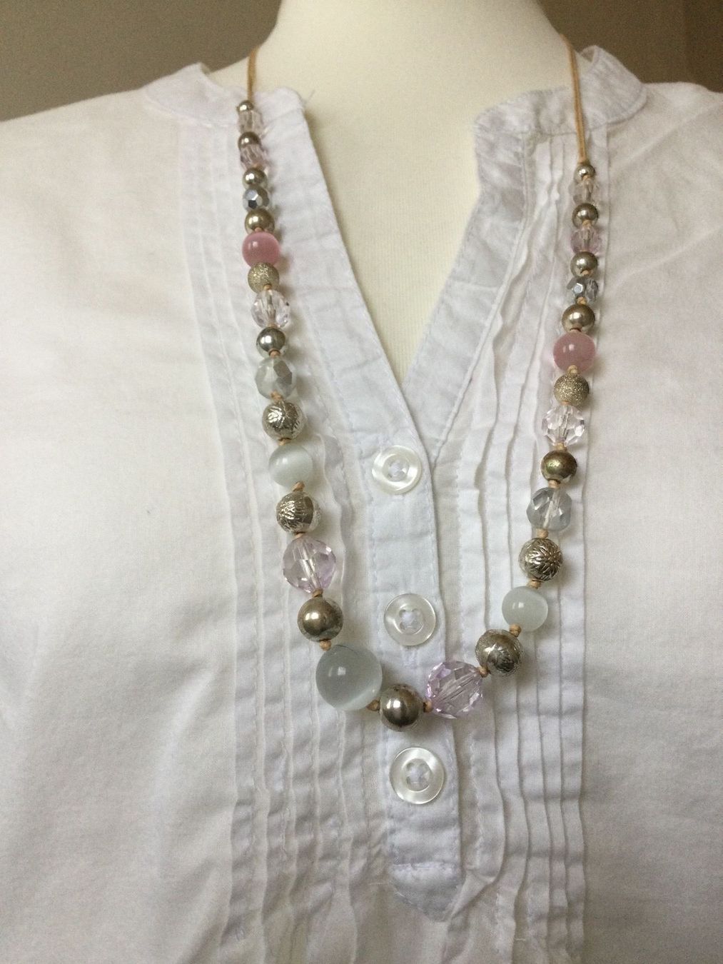 Colliers: Collier perles blanches & perles rose œil-de-chat, NEUF – Neuf avec emballage d'origine à Agiez par chouchanelle 2