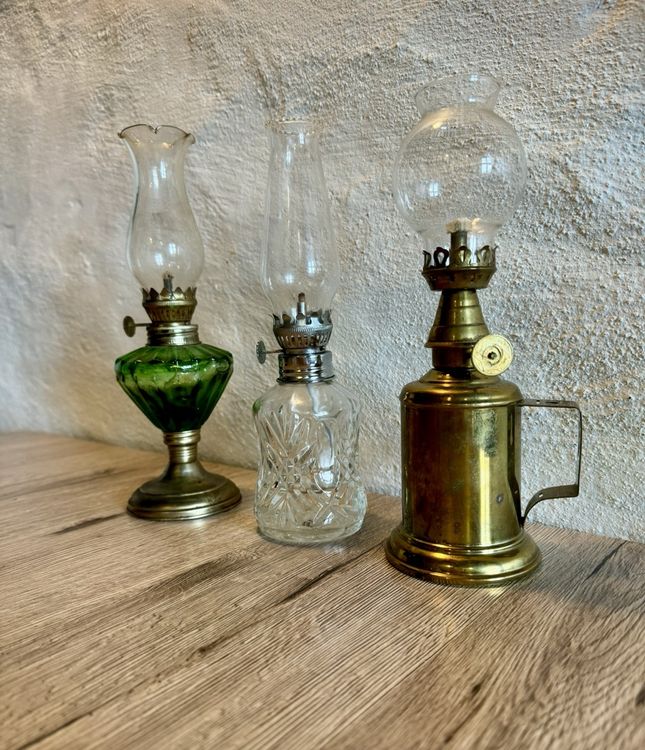 Lampe à pétrole / lampe à huile Strömshaga Elvira Large, verre vert, brûleur en laiton, 100 mm x 325 mm