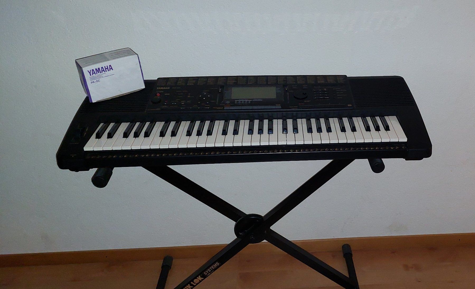 Yamaha PSR-520 Keyboard, ideal für Einsteiger mit Ständer! (Neu (gemäss ...
