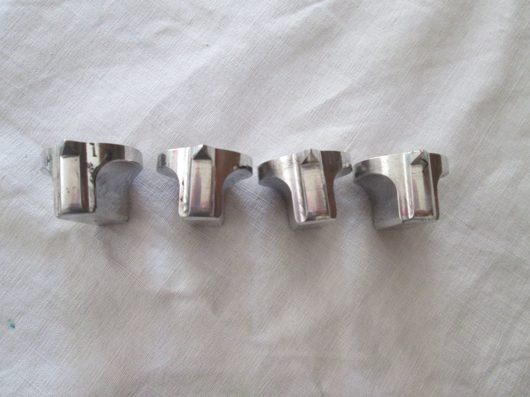 Bottoni: Boutons de commande en aluminium – Usato da la Chaux-de-Fonds venduto da Lampe 1