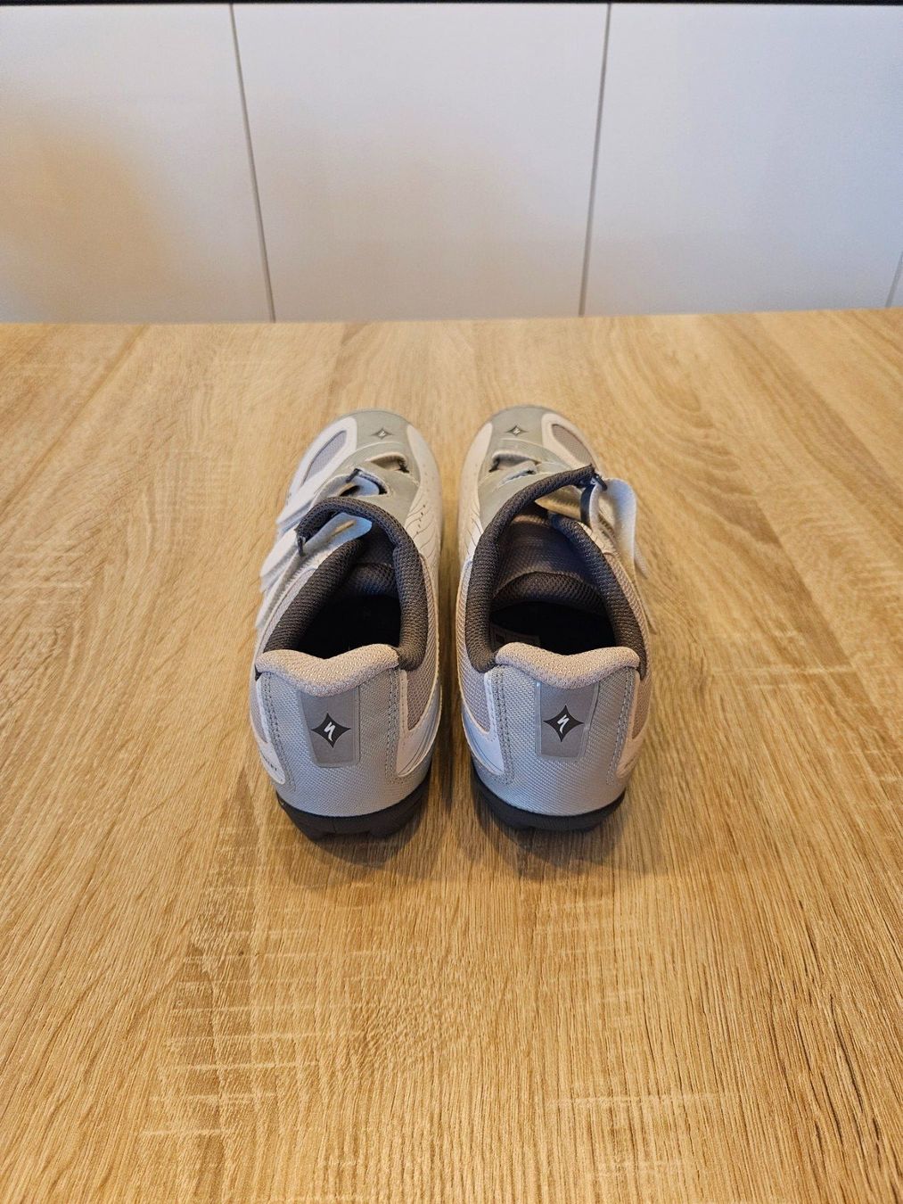 Specialized Scarpe da donna: Veloschuhe Specialized Riata, Weiss/Silber, Gr. 37 – Nuovo (secondo la descrizione) da Brunnen venduto da summerLove6 2