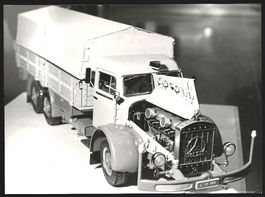 Fotografie Lastwagen Modell Mercedes Ben
