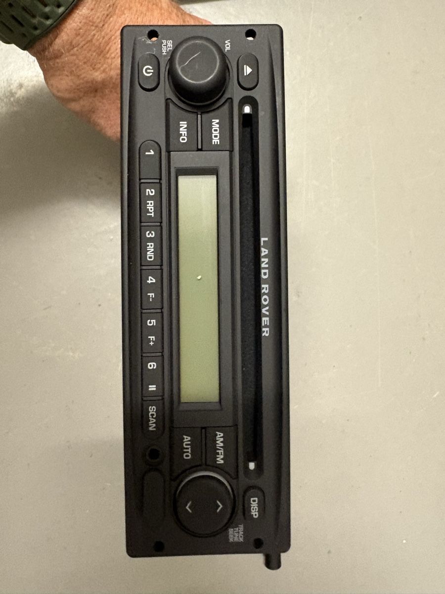 Radio: Radio von Defender 110 – Usato da Riken AG venduto da VFAEG8x8