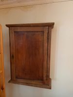 Antiker Wandschrank aus Holz