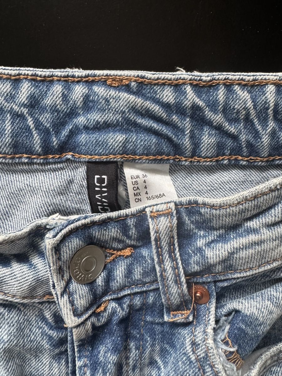 H&M Jeans: H&M straight blue jeans – Gebraucht aus Zürich von hal_2yzx