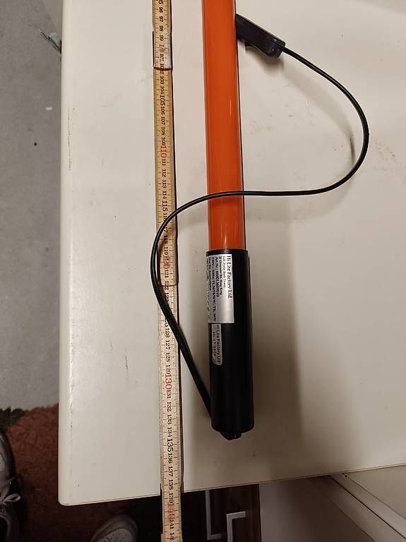 Lampade: Orange Neonröhre – Usato da Zürich venduto da Dominik-Staub 1