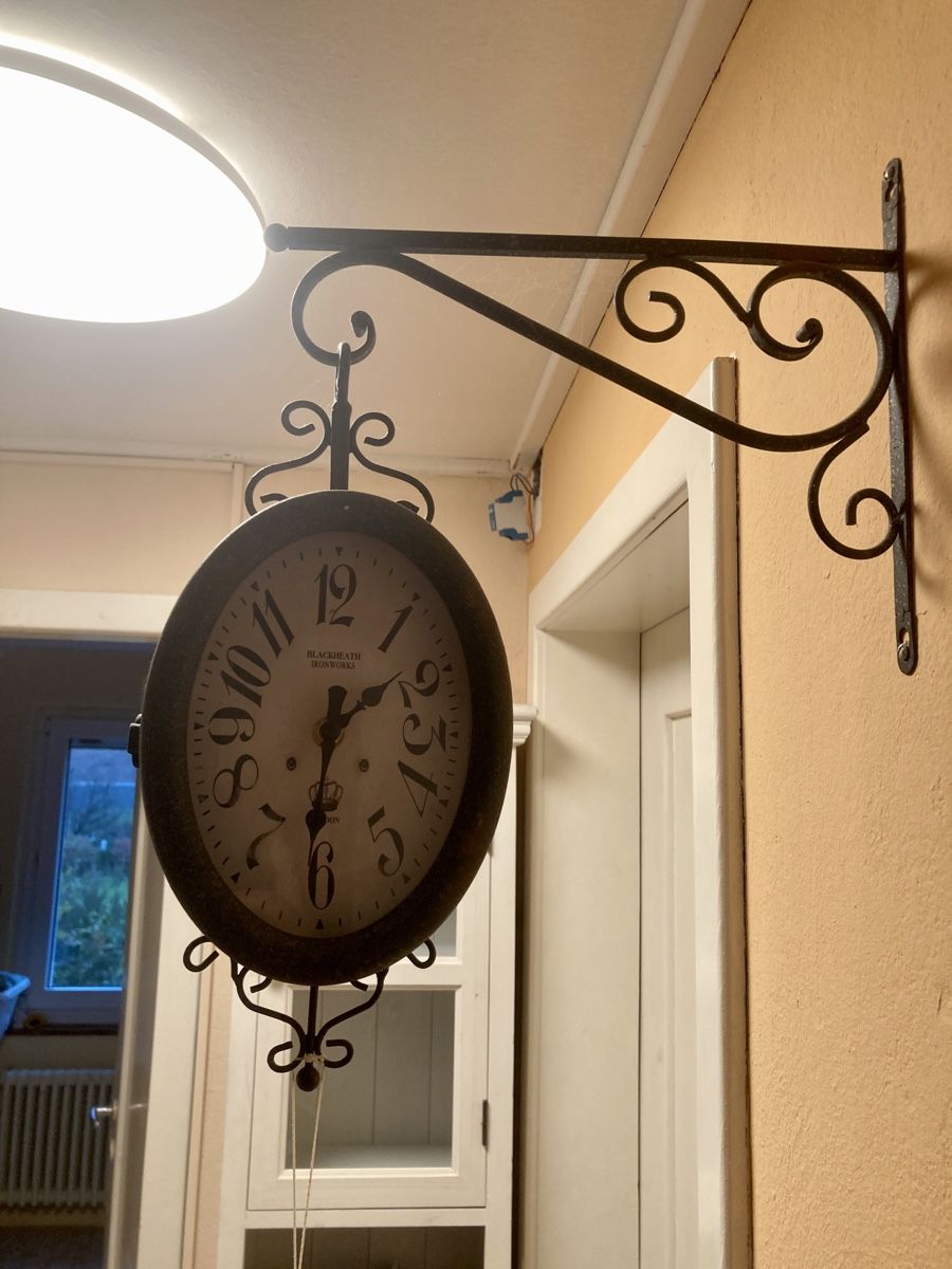 Uhren: Coole antike Wanduhr – Gebraucht aus Zofingen von inf_2plw 2