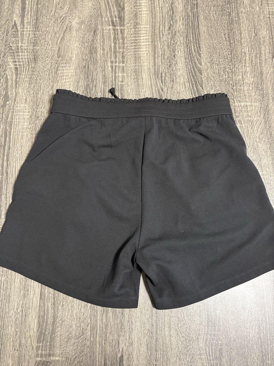 Pantaloni: Damen Short,Gr.L – Usato da Winterthur venduto da Nena222 1