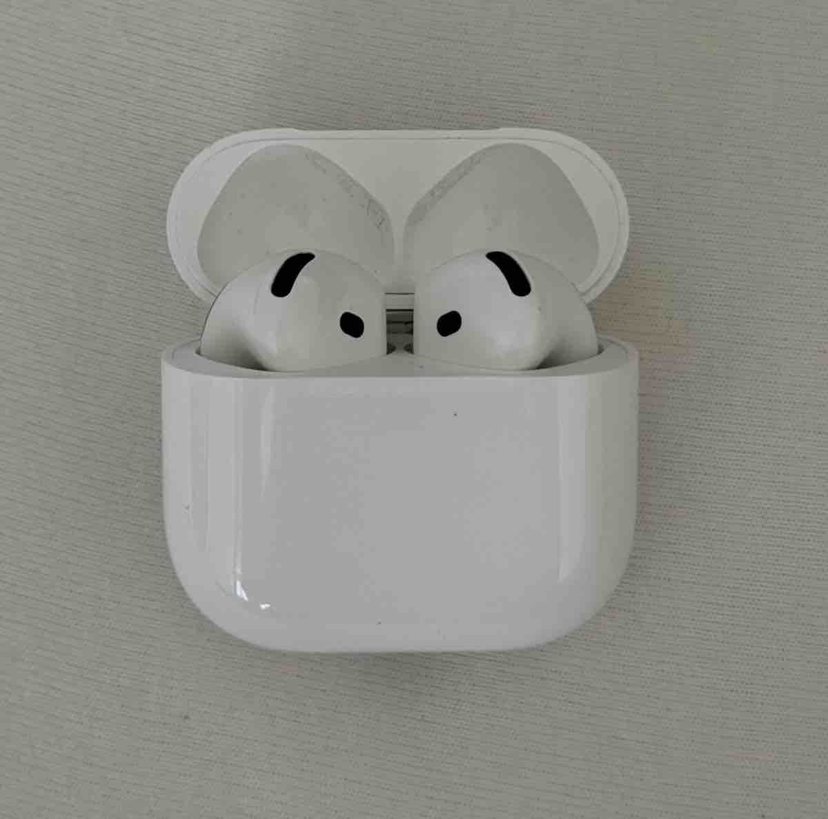 Apple Cuffie: Apple AirPods 4 Gen. mit ANC – Usato da Meggen venduto da O_E