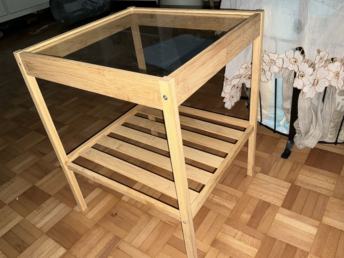 Ikea Tables: Kleiner Beistelltisch  – D'occasion à Basel par Ajscha7o1 2